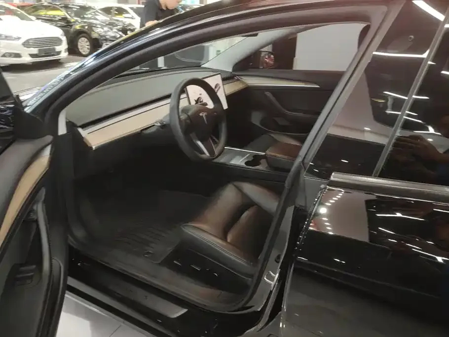 Tesla Model 3 — фото 2