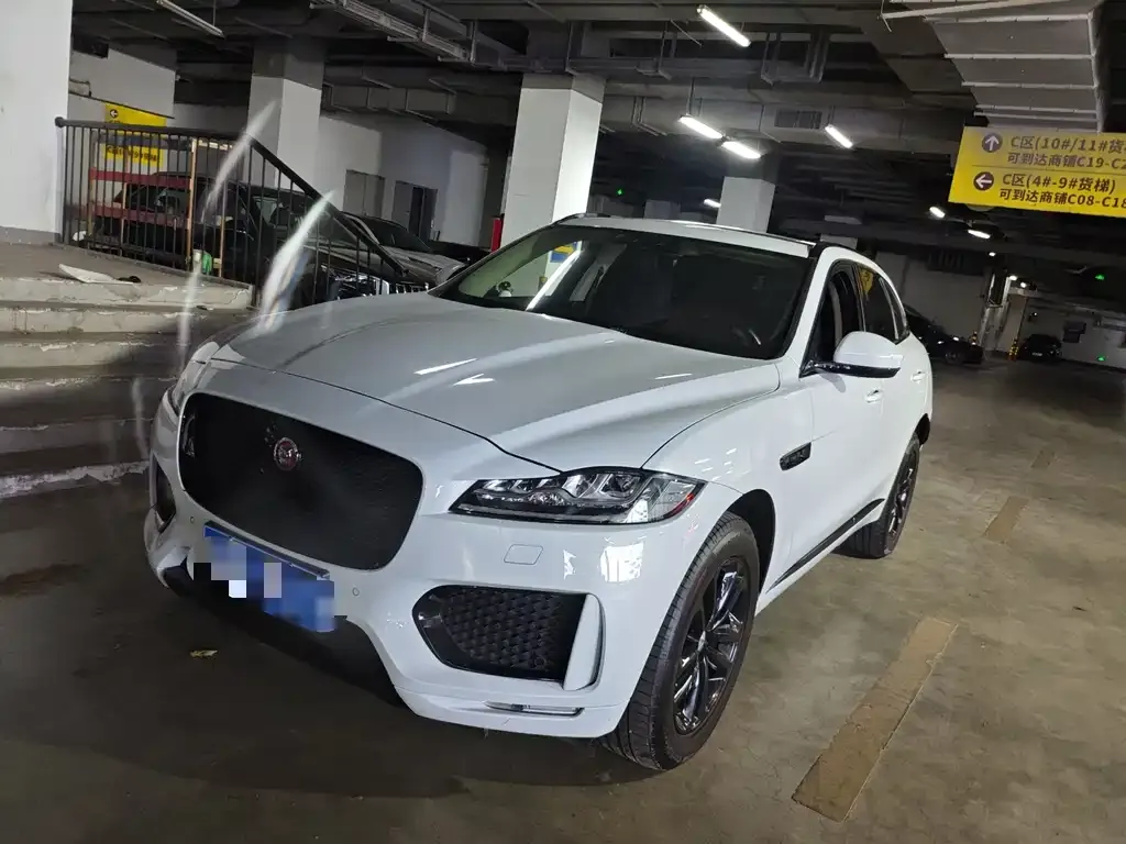 Jaguar F-PACE — фото 1
