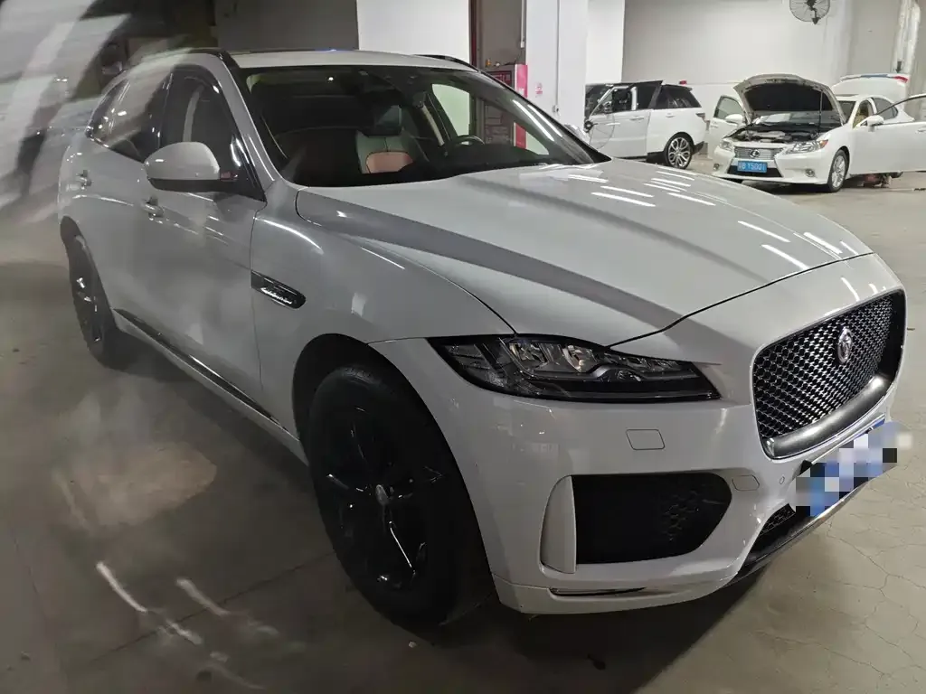 Jaguar F-PACE — фото 6
