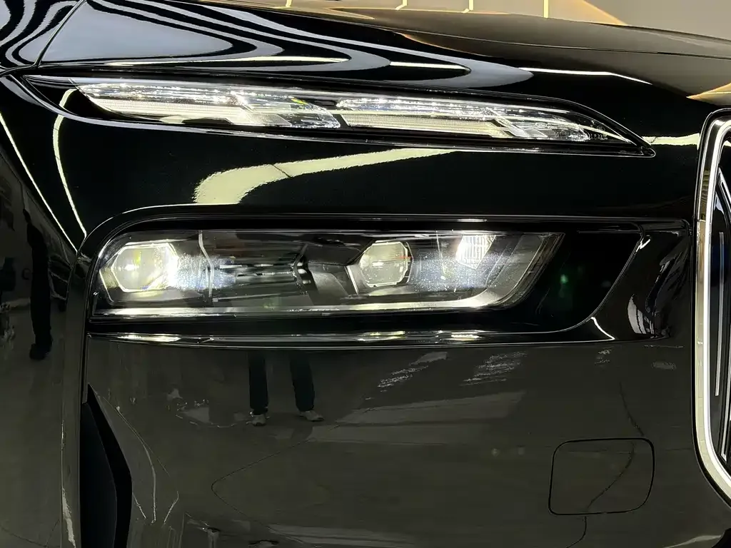 BMW 7 Series — фото 10