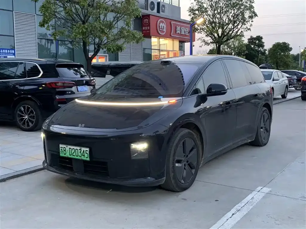 Li Auto Li i8 — фото 1