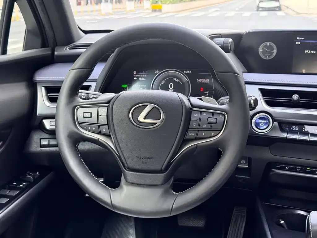 Lexus UX New Energy — фото 8