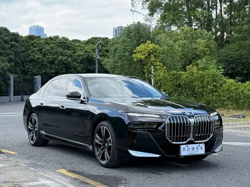 BMW 7 Series — фото 10