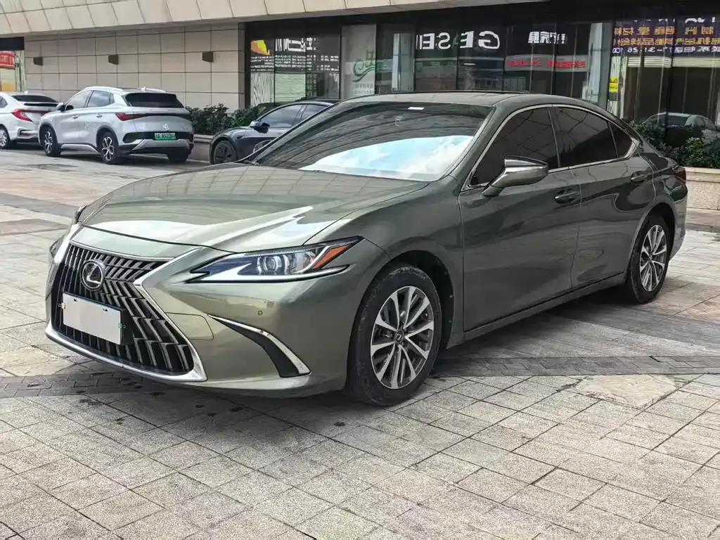 Lexus ES — фото 1
