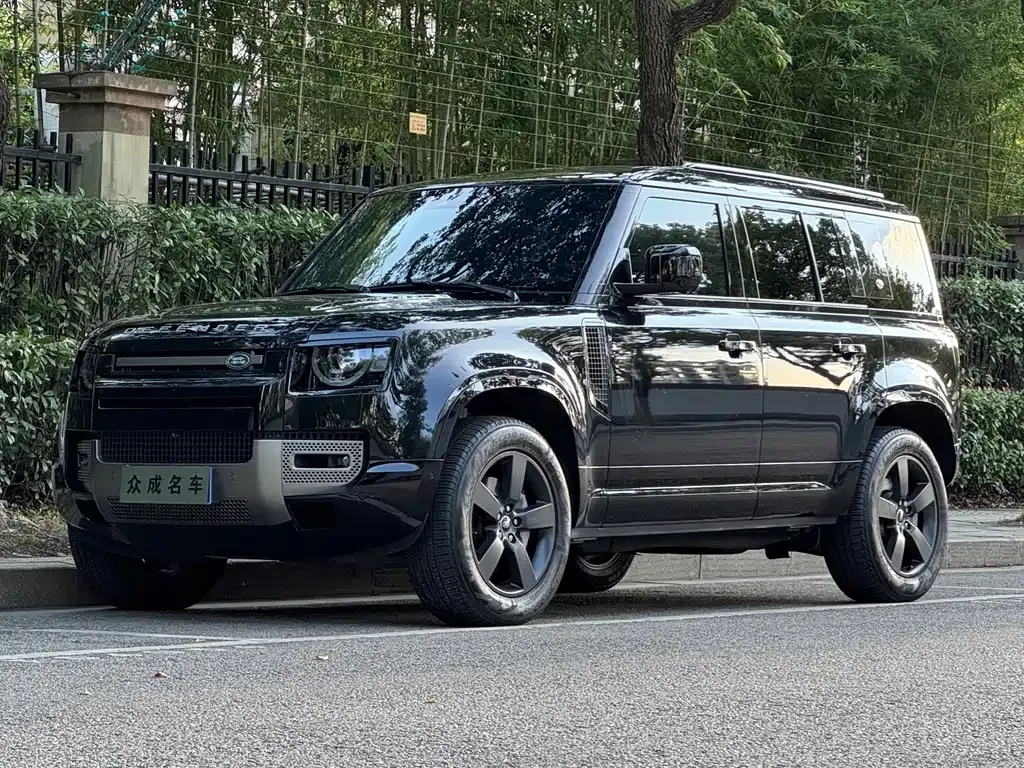 Land Rover Defender — фото 1