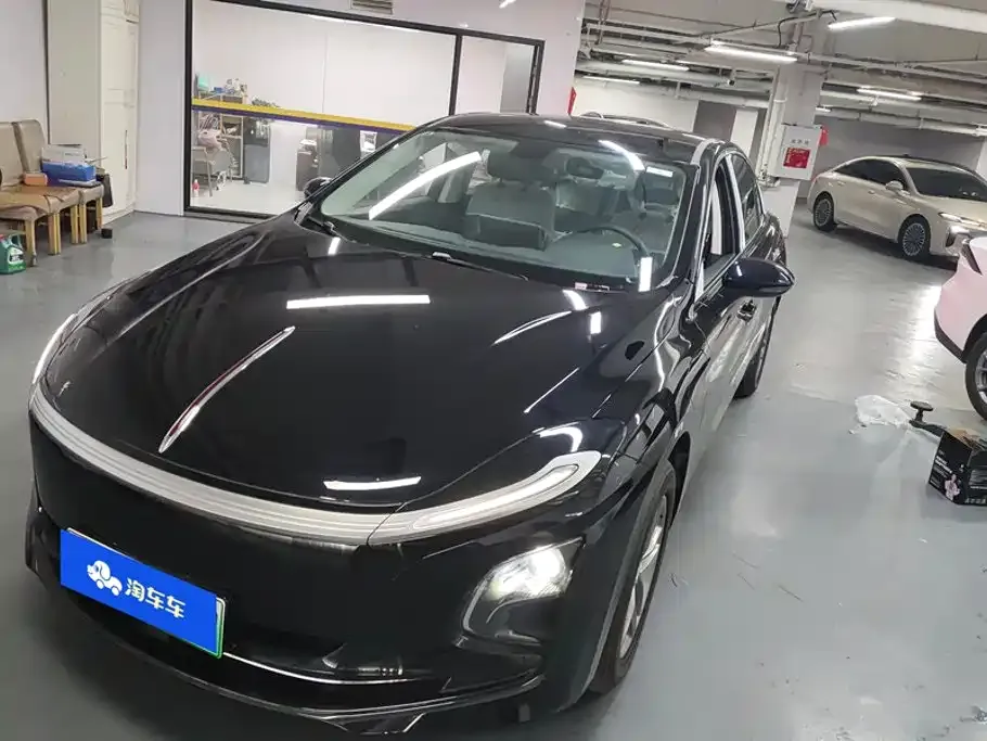 Hongqi E-QM5 — фото 1