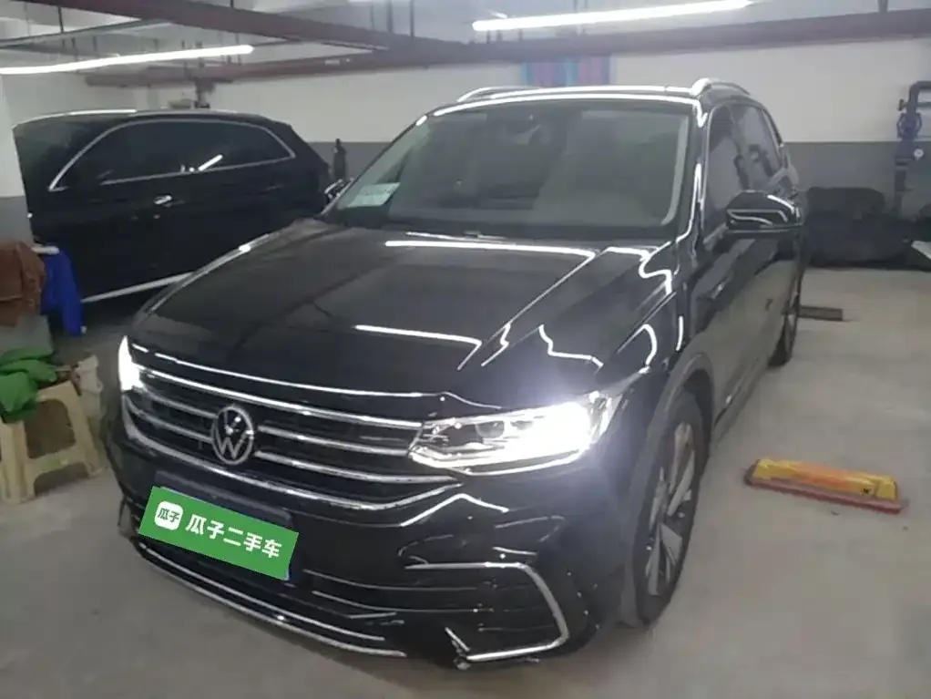 Volkswagen Tiguan L — фото 1