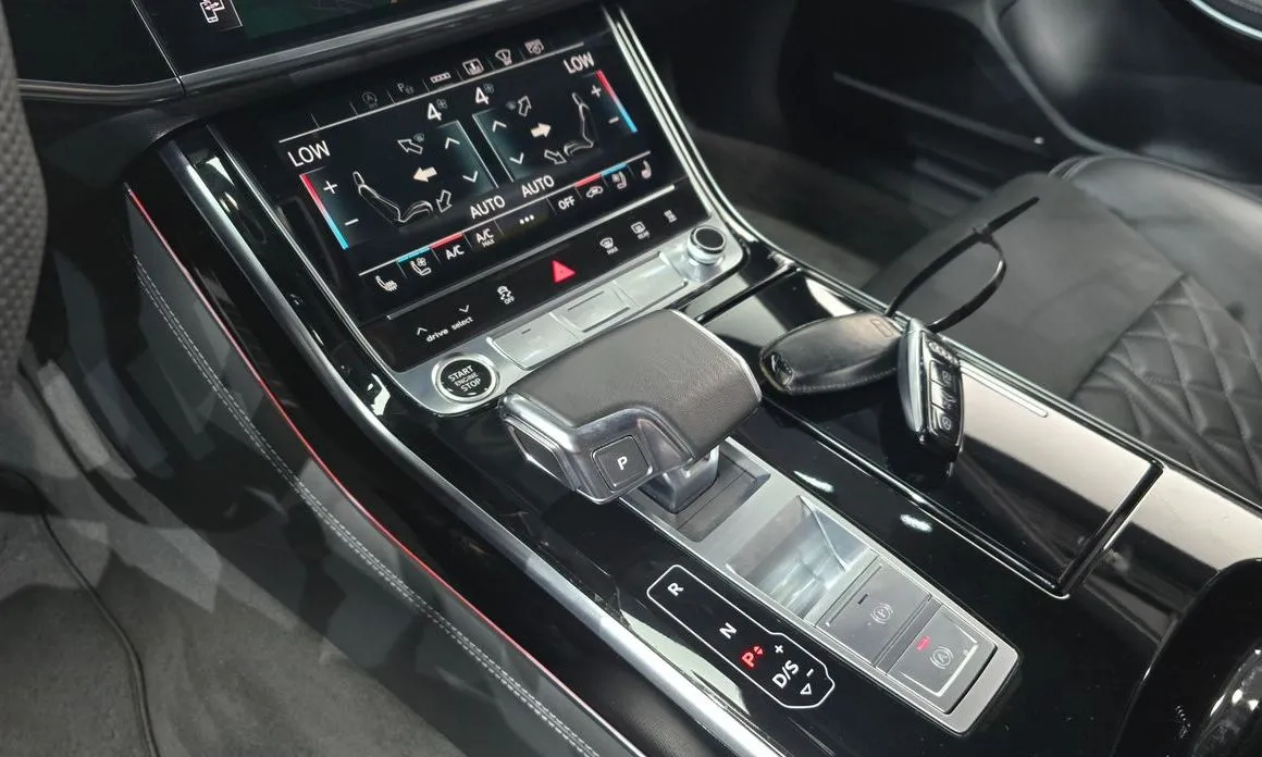 Audi A8 — фото 8