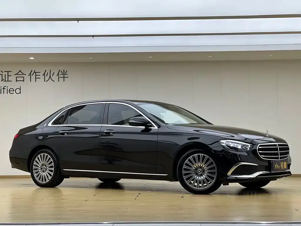 Mercedes-Benz E-Class — фото 1