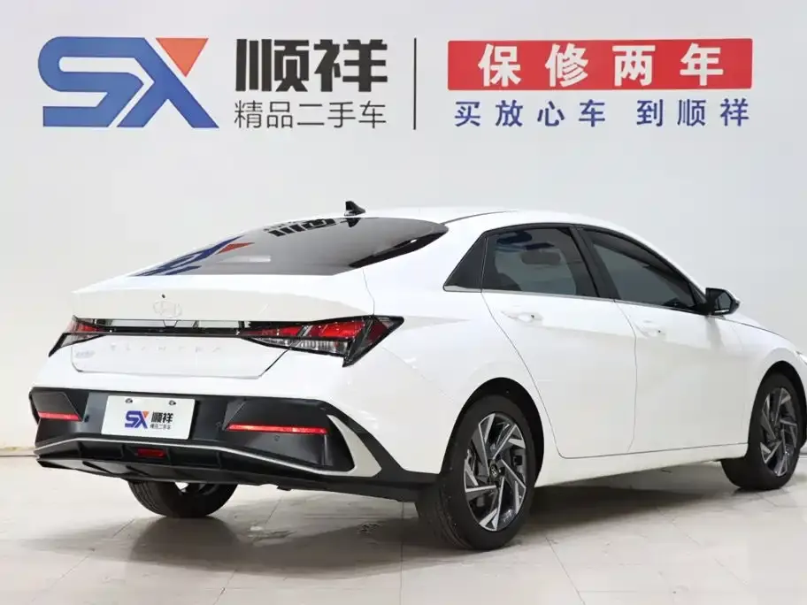 Hyundai Elantra — фото 2
