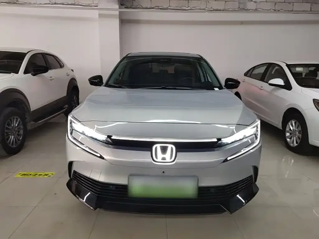 Honda e:NP2 — фото 1