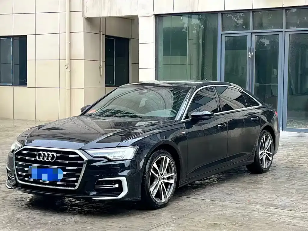 Audi A6L — фото 1