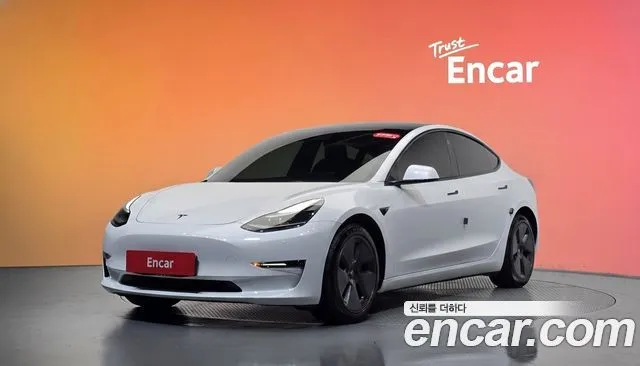 Tesla Model 3 — фото 1