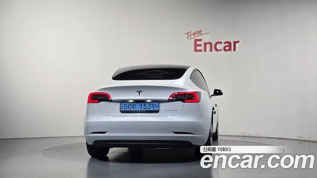 Tesla Model 3 — фото 6