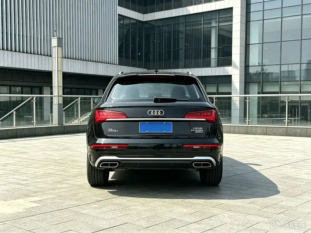 Audi Q5L — фото 8