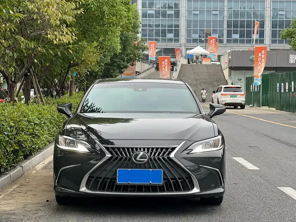Lexus ES — фото 8