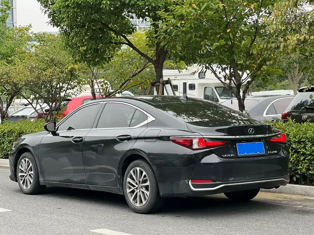 Lexus ES — фото 5