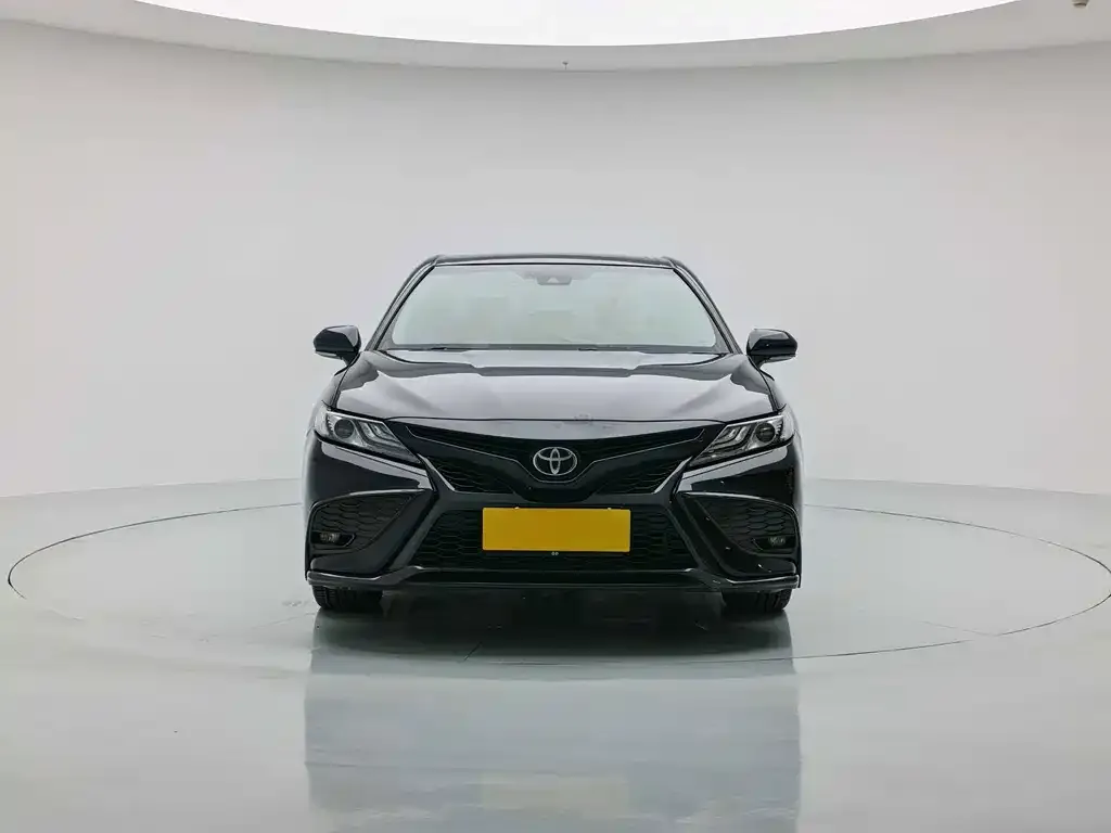 Toyota Camry — фото 5