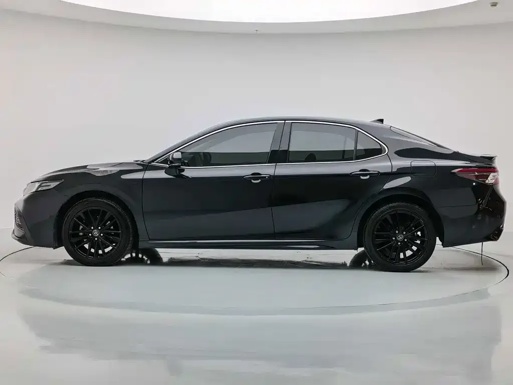 Toyota Camry — фото 2