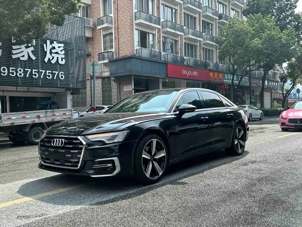 Audi A6L — фото 1