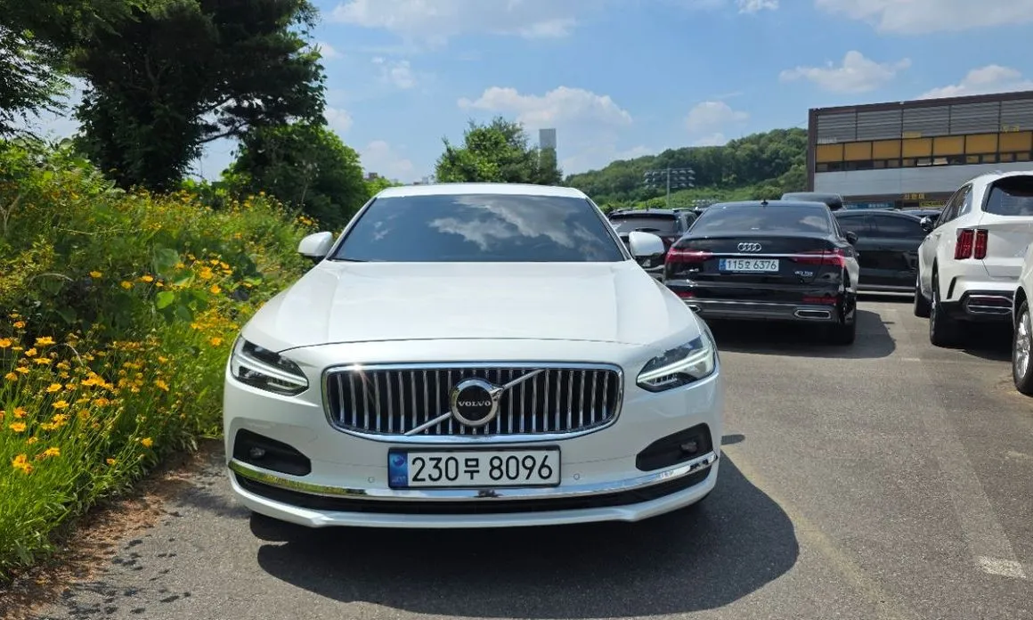 Volvo S90 — фото 1