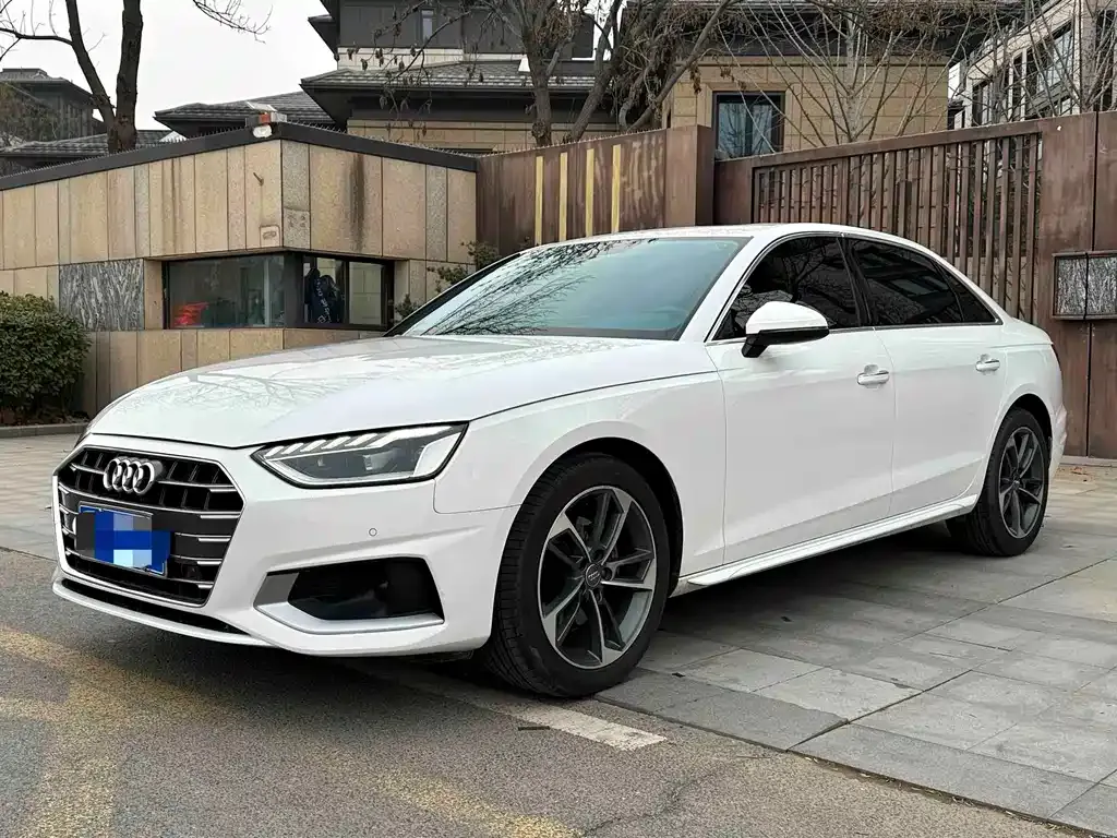 Audi A4L — фото 1