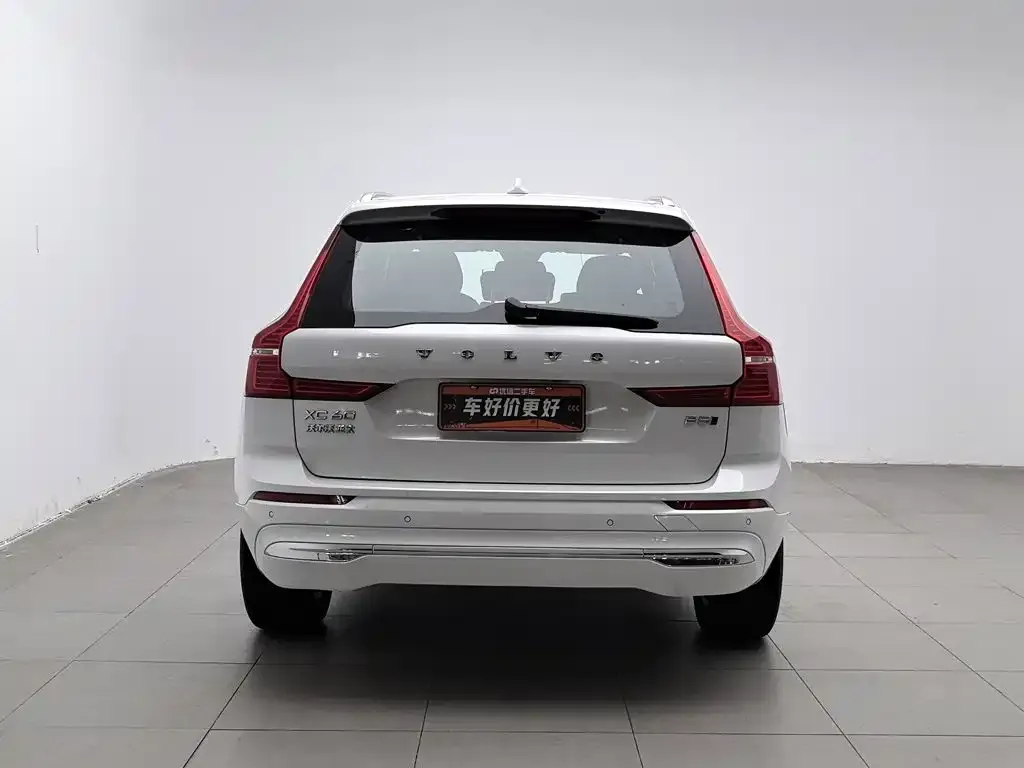 Volvo XC60 — фото 9