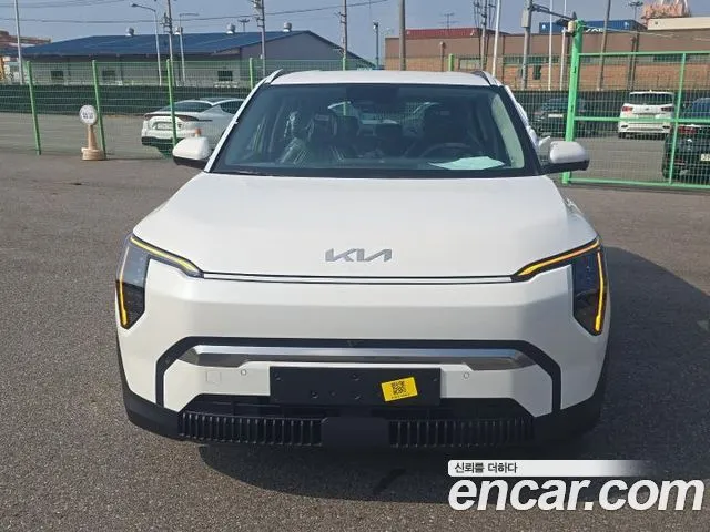 Kia EV3 — фото 1