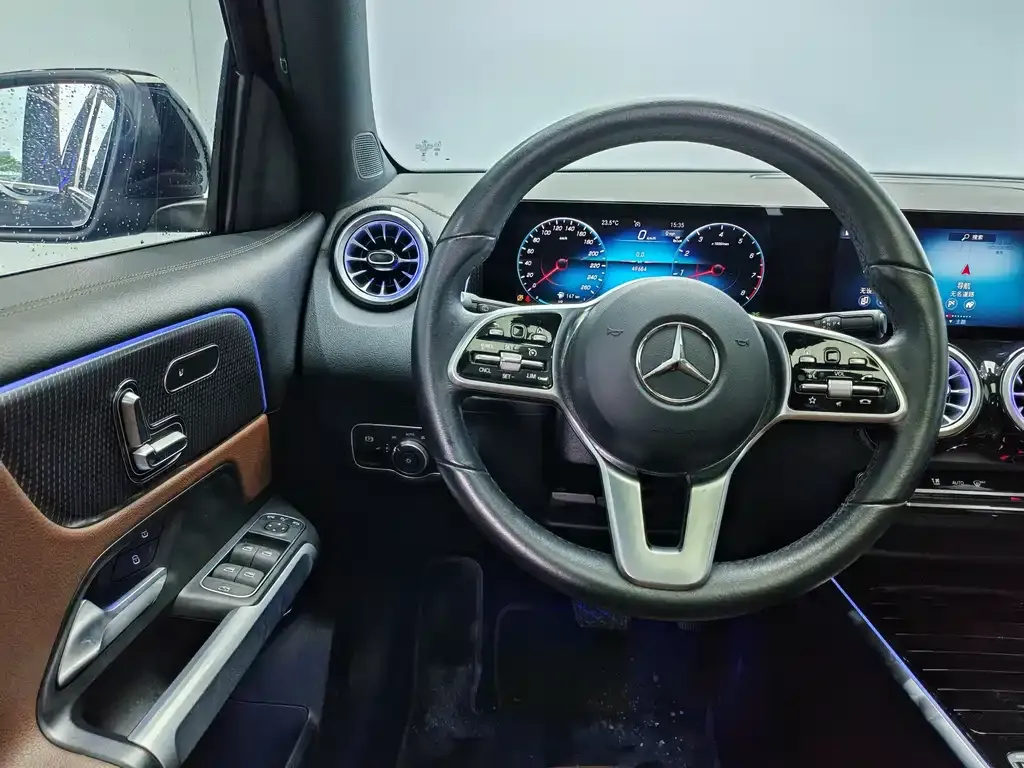 Mercedes-Benz GLB — фото 7