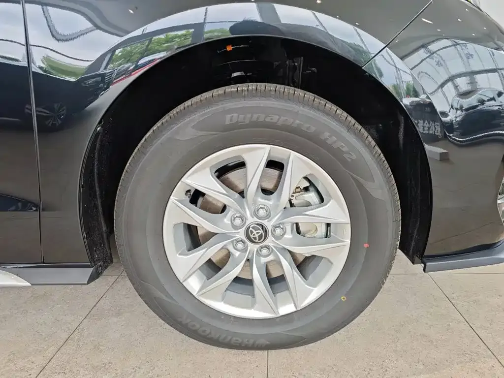 Toyota Granvia — фото 3