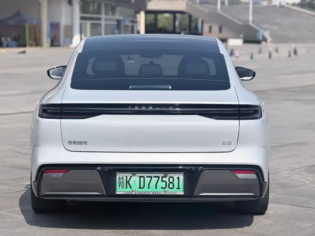 Geely Galaxy E8 — фото 10