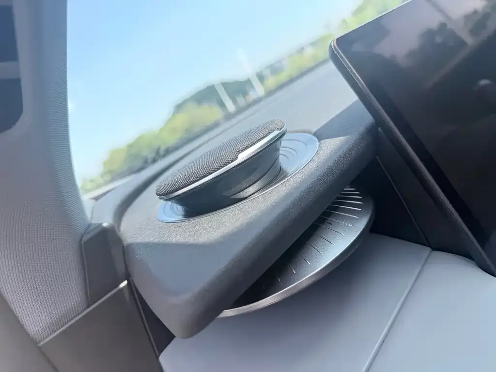 Geely Galaxy E8 — фото 2