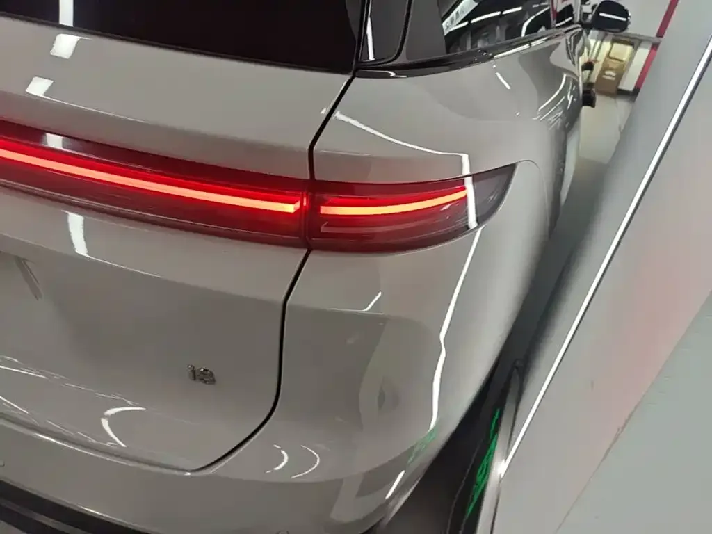 Li Auto Li i8 — фото 7