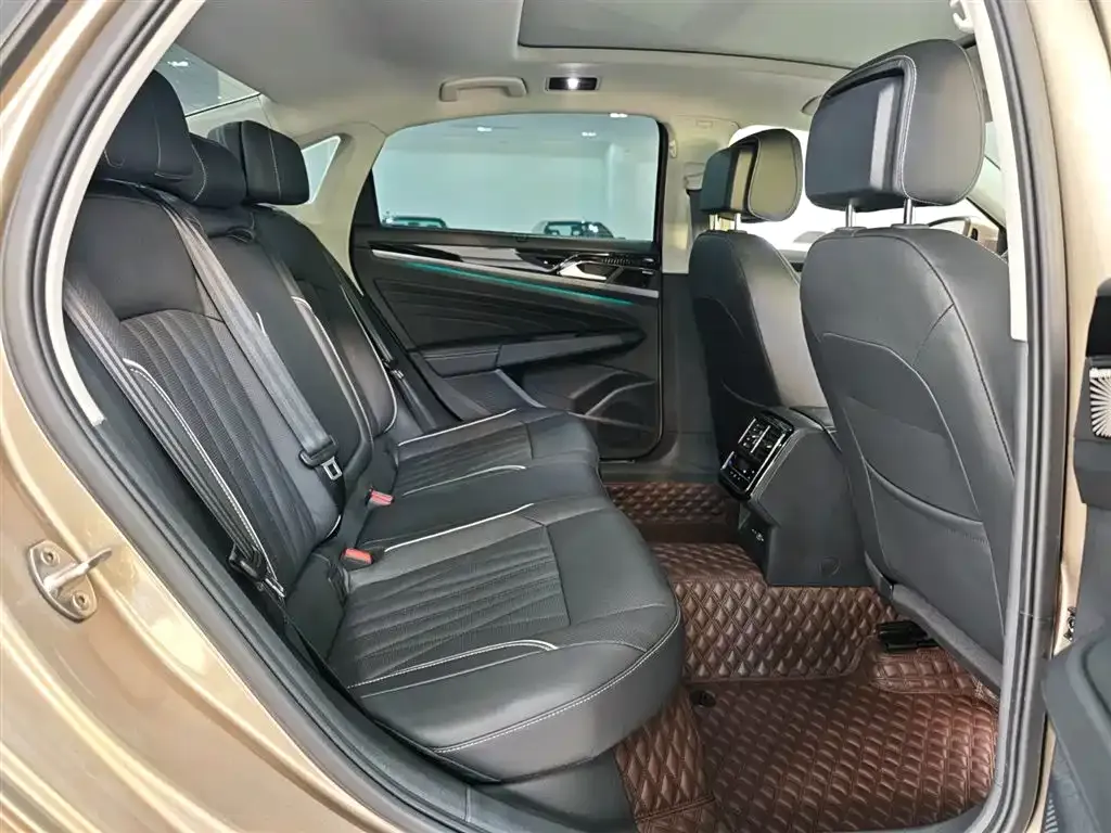 Volkswagen Passat — фото 8