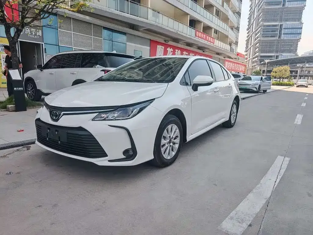 Toyota Corolla — фото 1