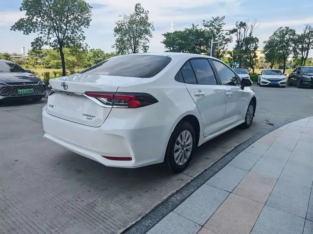 Toyota Corolla — фото 8