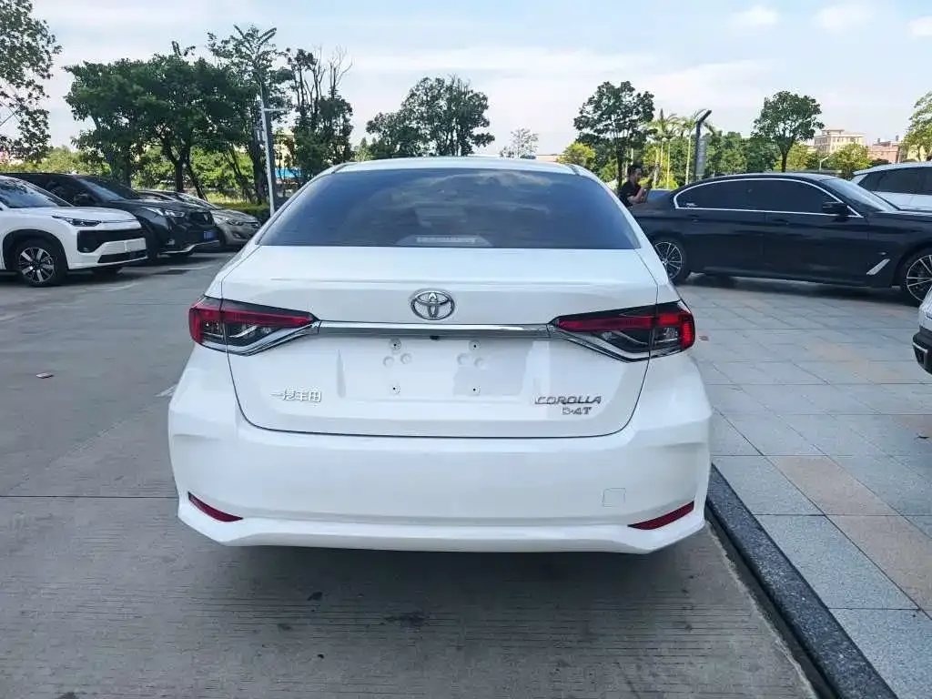 Toyota Corolla — фото 9