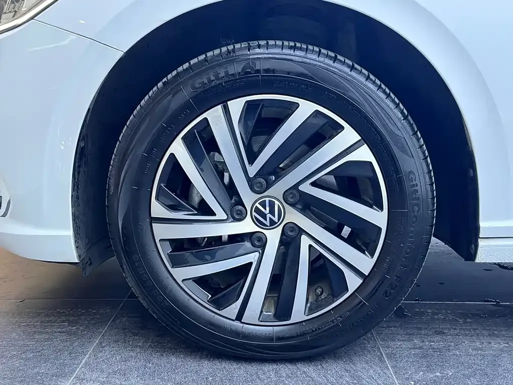Volkswagen Lavida — фото 4