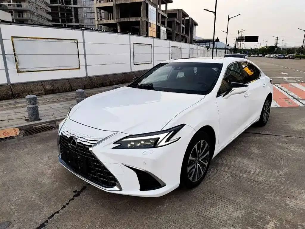 Lexus ES — фото 1