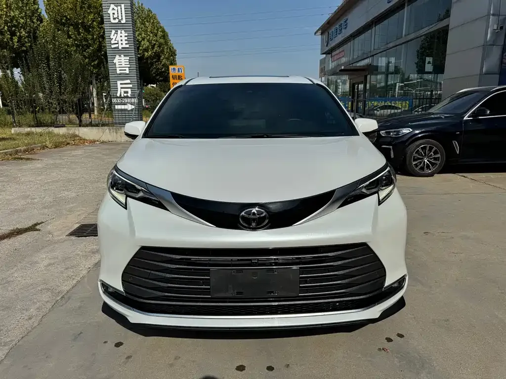 Toyota Sienna — фото 10