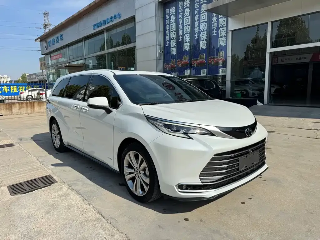 Toyota Sienna — фото 4