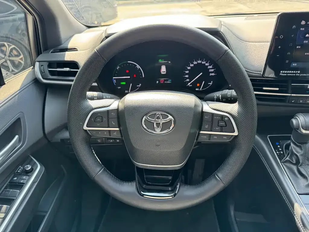 Toyota Sienna — фото 6