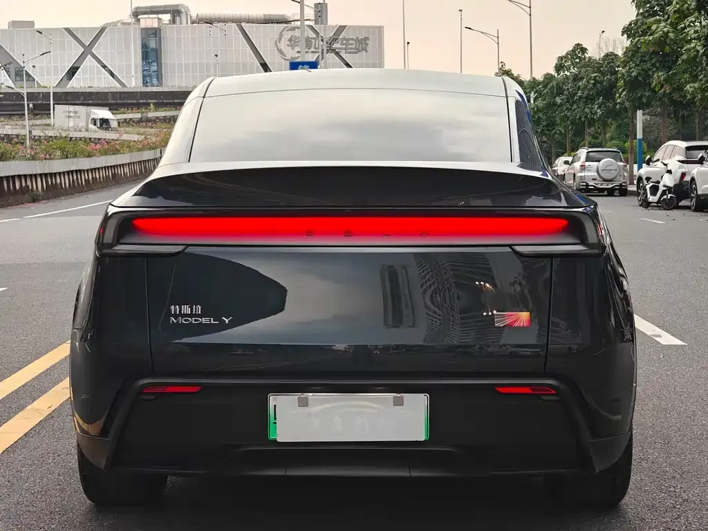 Tesla Model Y — фото 3