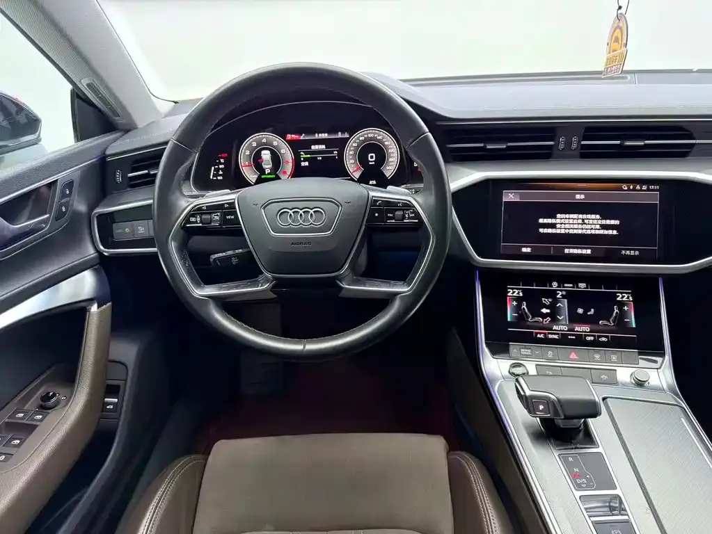 Audi A7L — фото 8