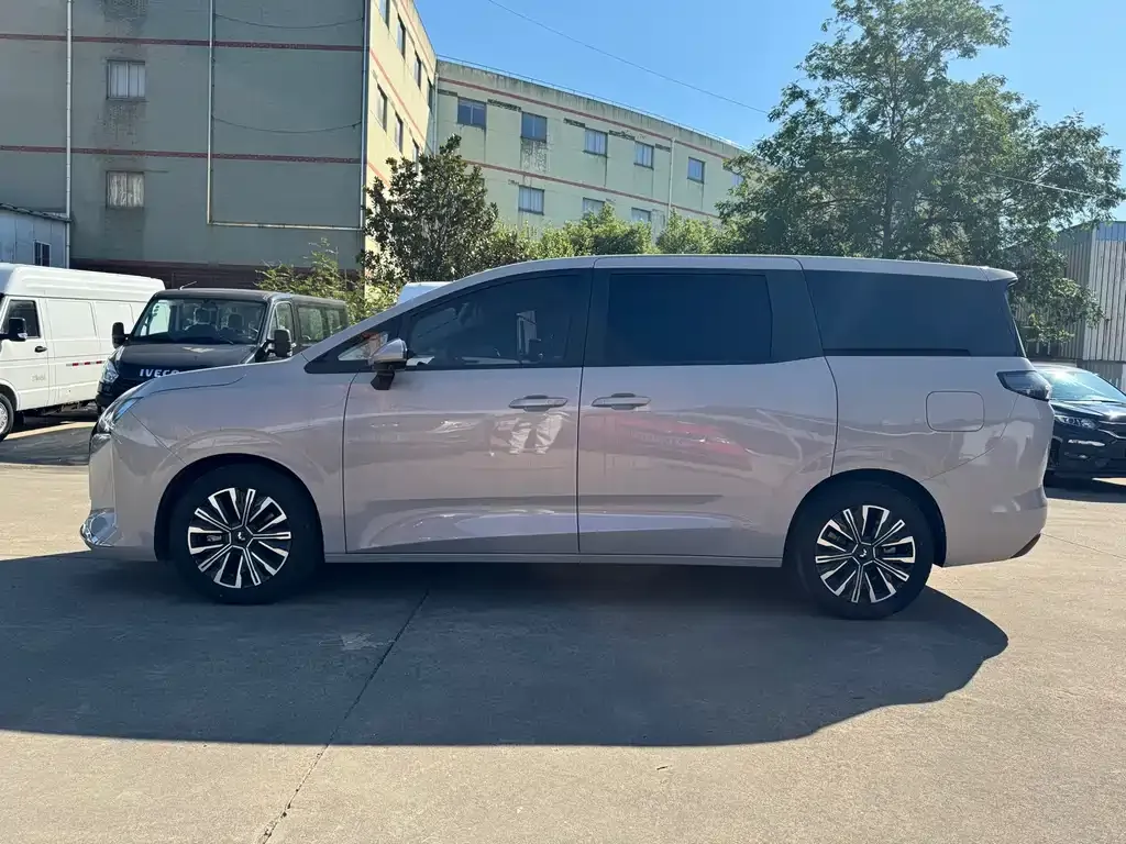Wuling Xingguang 730 New Energy — фото 9