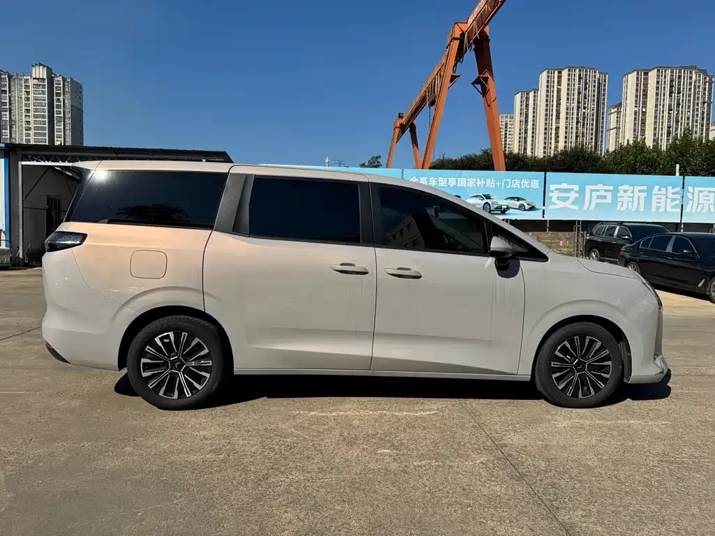 Wuling Xingguang 730 New Energy — фото 6
