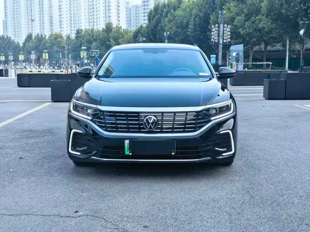 Volkswagen Passat PHEV — фото 10