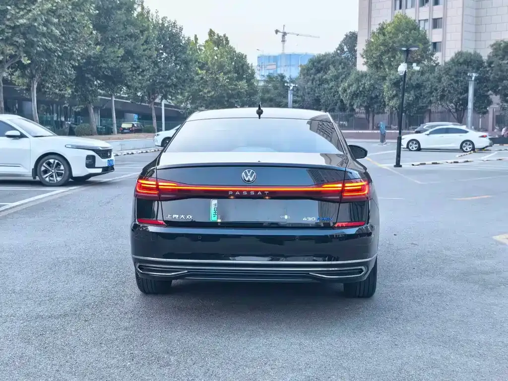 Volkswagen Passat PHEV — фото 8