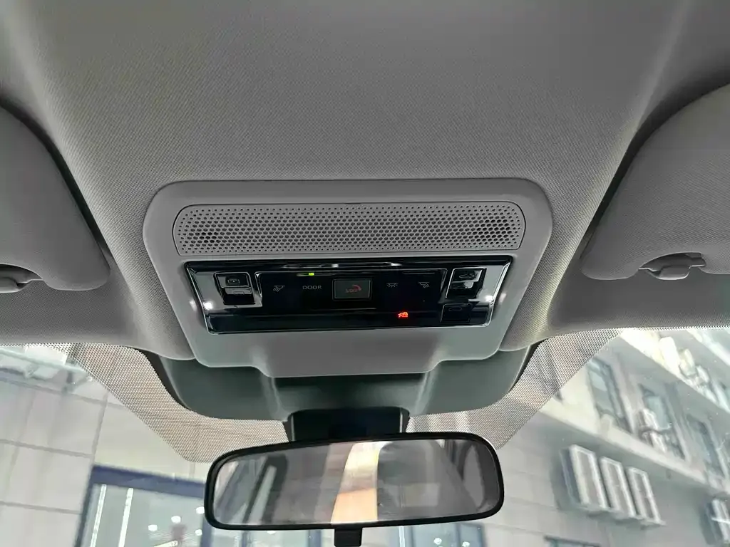 Toyota RAV4 — фото 8