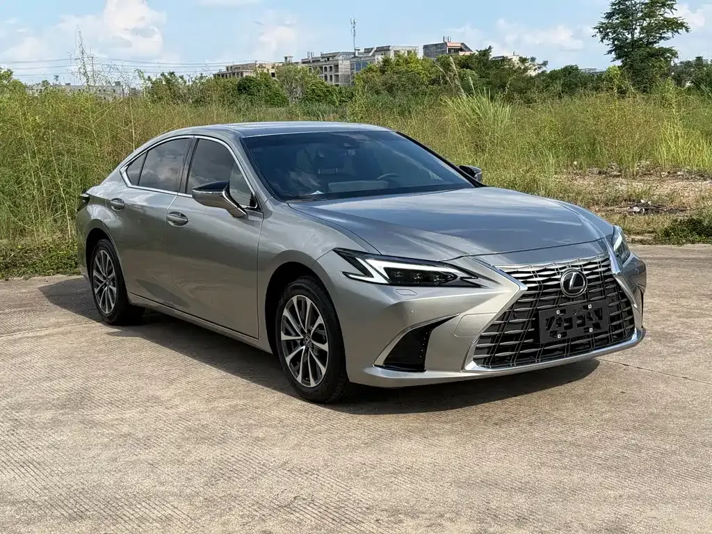 Lexus ES — фото 1